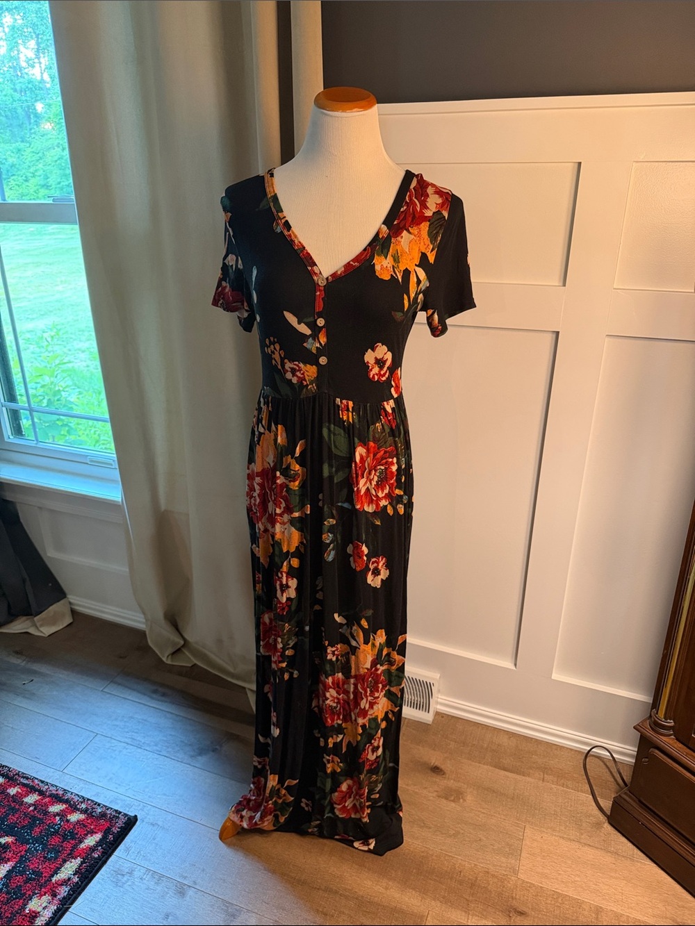 Black Floral V-Neck Short Sleeve Maxi Dress in Red and Orange Bloom